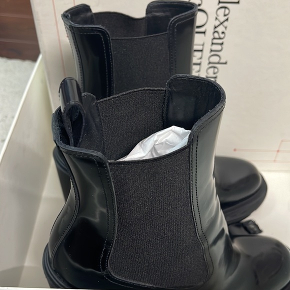 Gently worn Alexander McQueen 678530WHZ84 Woman’s boot Black 38C - Picture 5 of 12